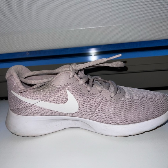 Nike Salmon Sneakers size 6 - Picture 2 of 5